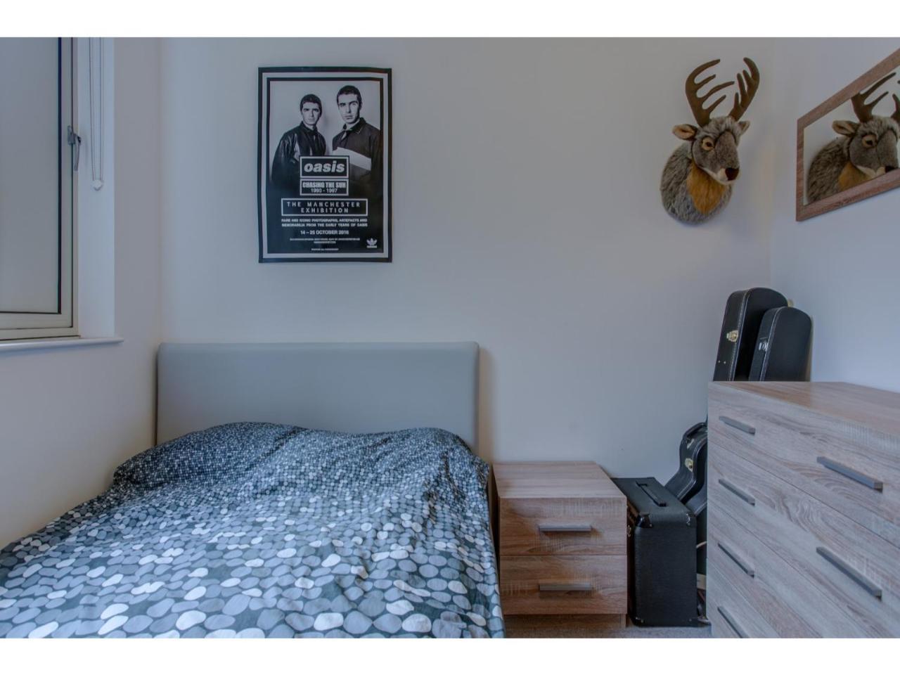 Apartment Stylish And Charming Apt For Up To 4, *